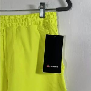 Lululemon Pace Breaker Short 7" Lined Size Large Highlight Yellow - NWOT